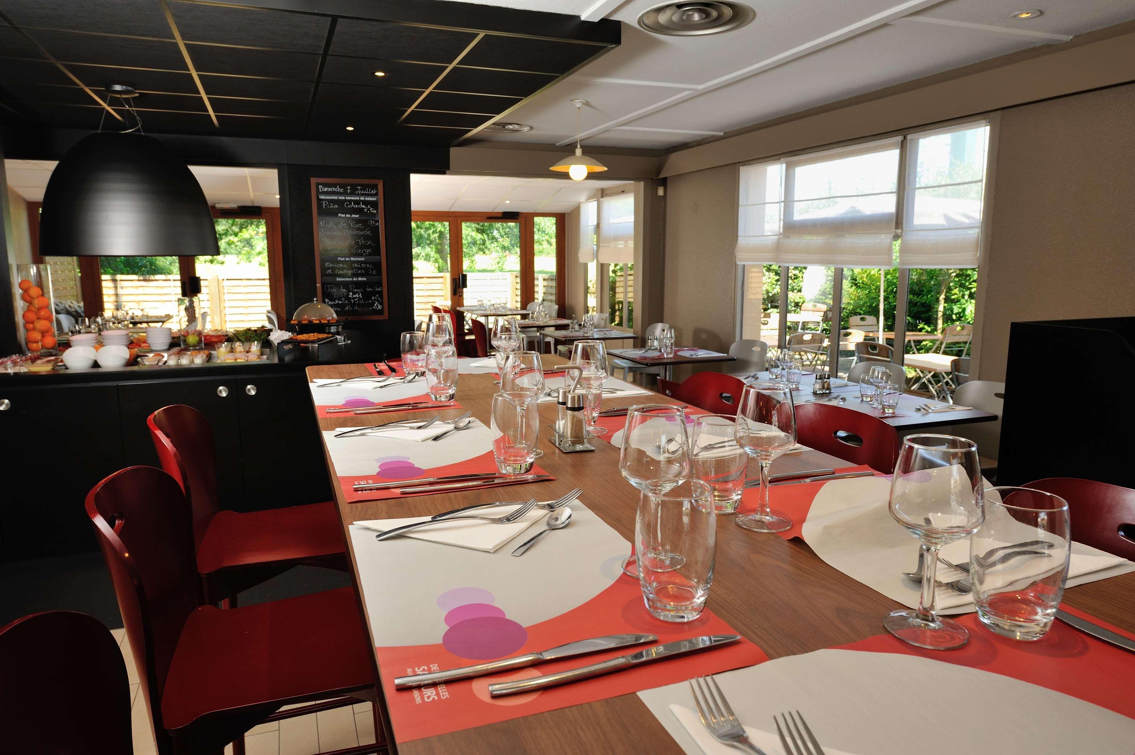 Hotel Campanile Cholet Exterior foto