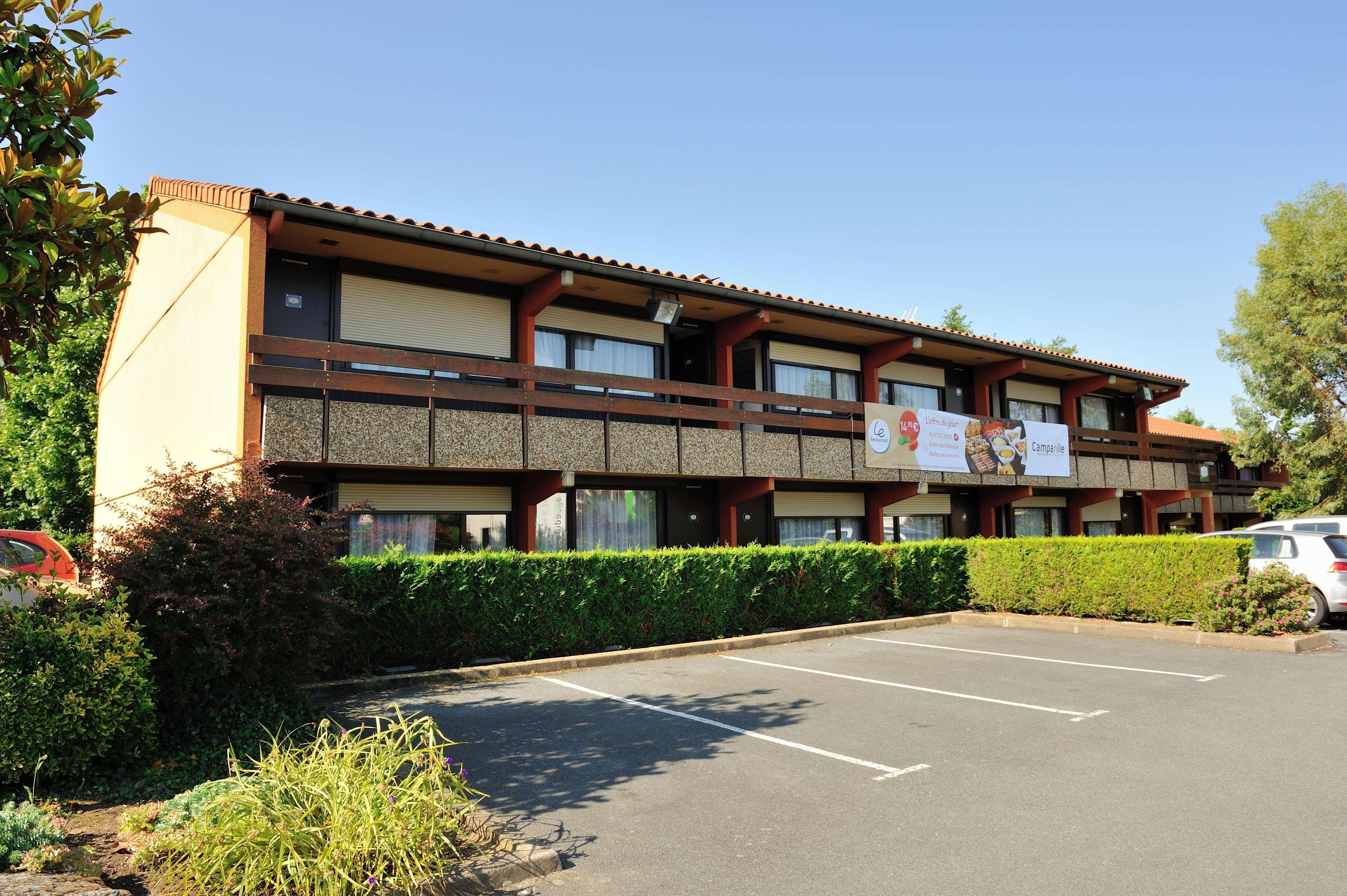 Hotel Campanile Cholet Exterior foto